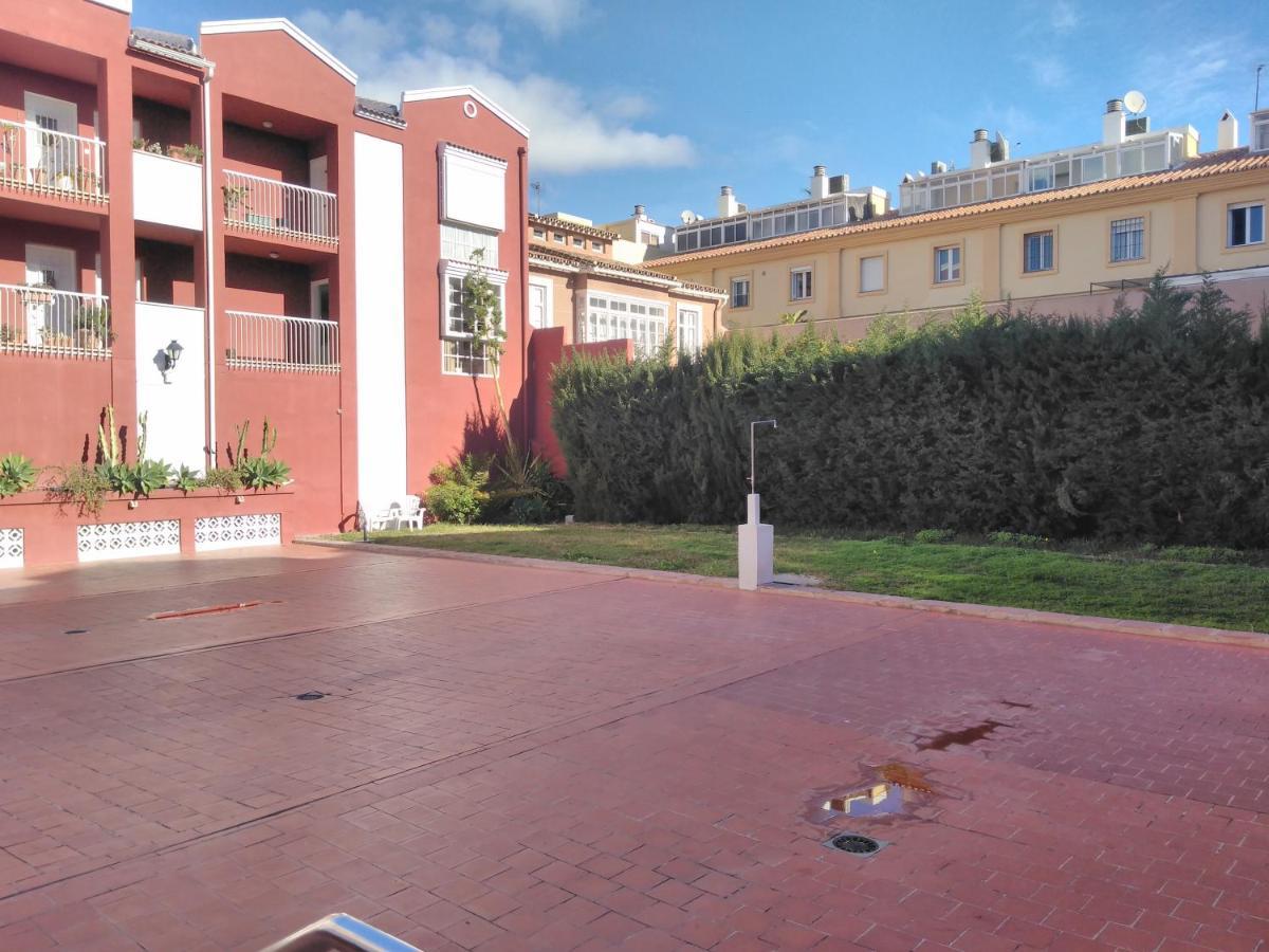 Bolivia Beach Apartments マラガ エクステリア 写真