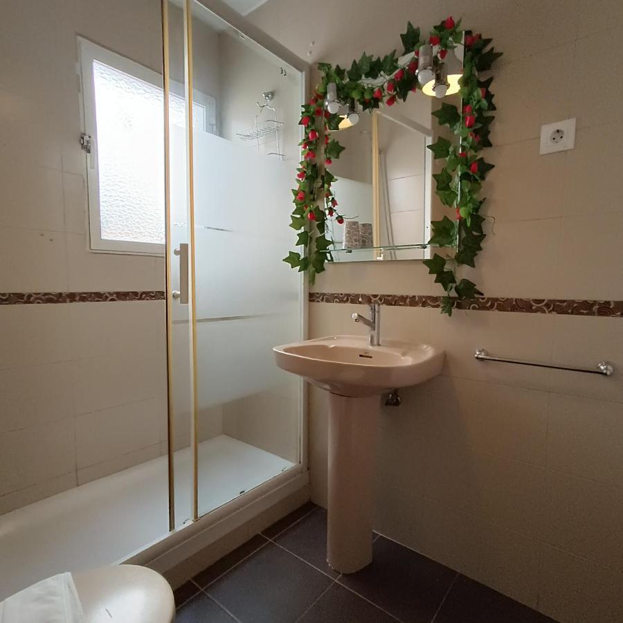 Bolivia Beach Apartments マラガ エクステリア 写真