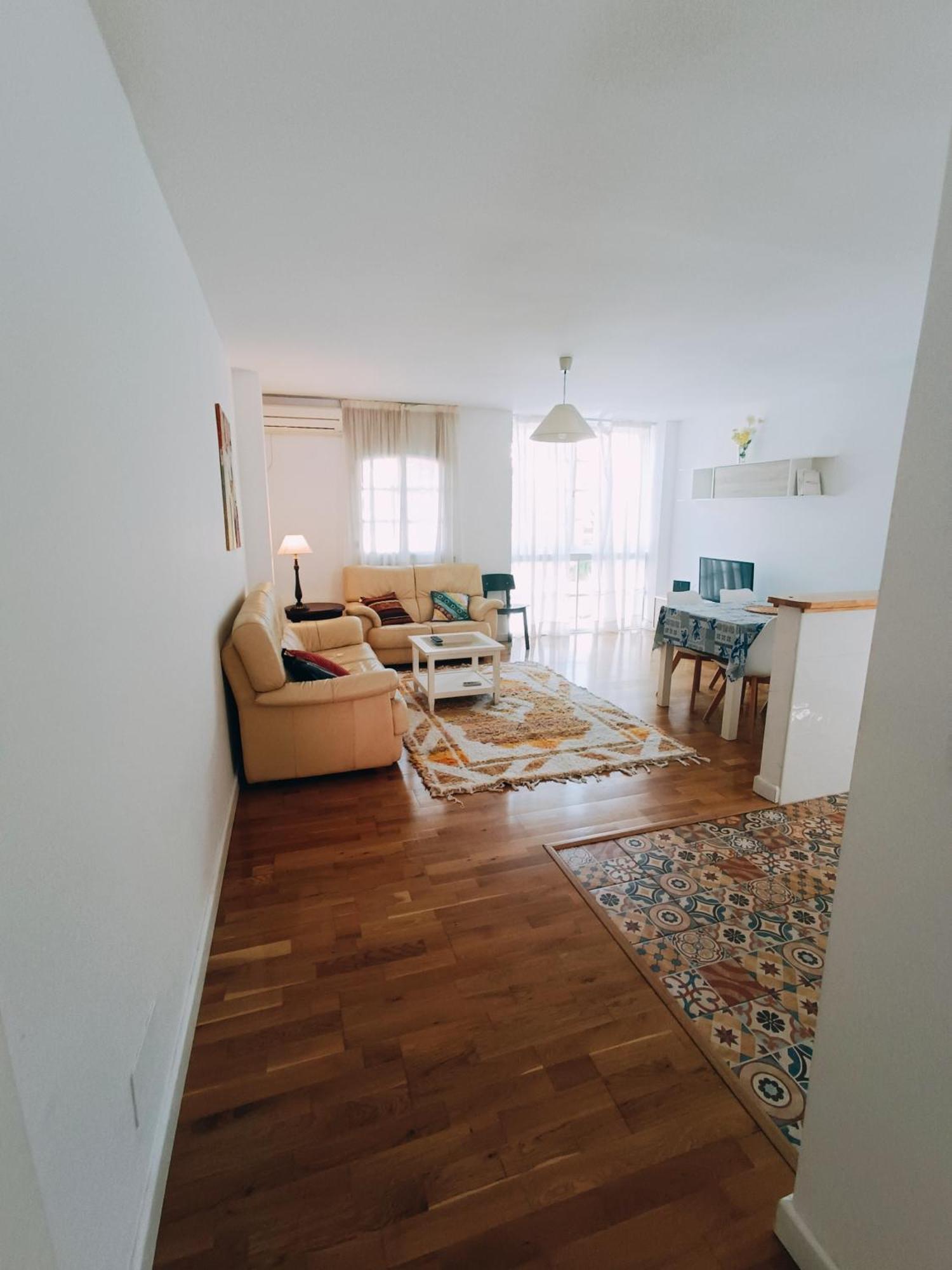 Bolivia Beach Apartments マラガ エクステリア 写真
